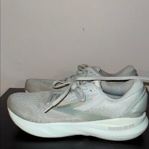Brooks Women's Light Gray Athletic Shoes adrenaline 24